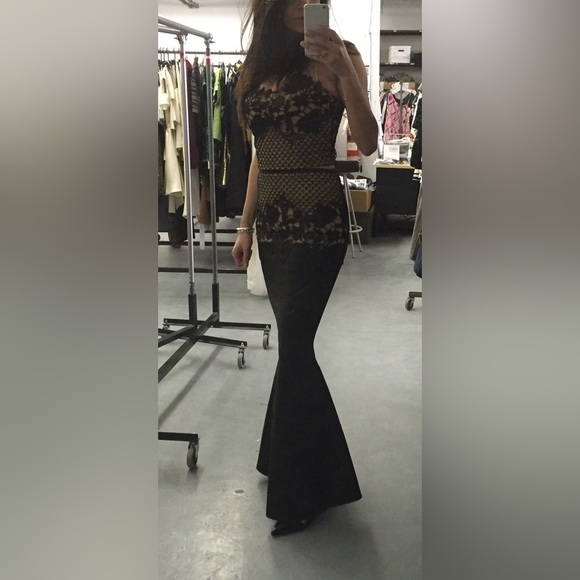 Gorgeous laced Grace&Hart 2-piece top and mermaid skirt. Top has integrated-bra - Picture 2 of 10